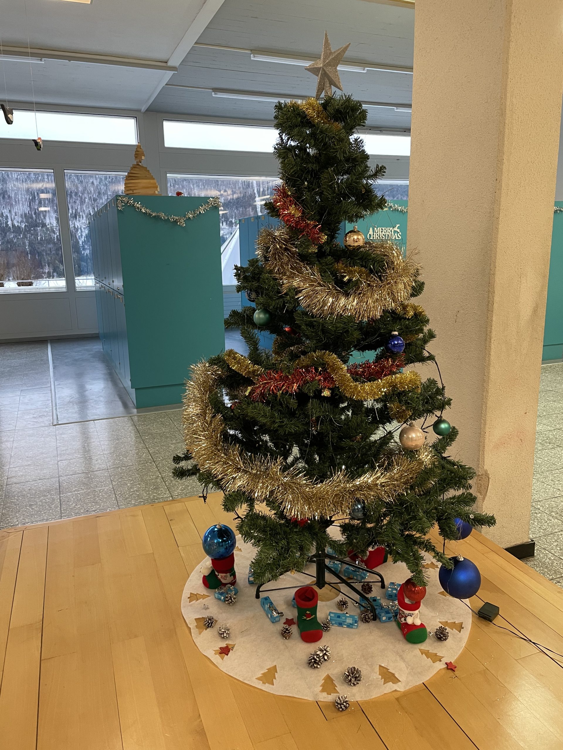 Noël 2021: l’école est décorée! | École secondaire
